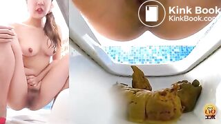 全裸のお姉さんのうんち