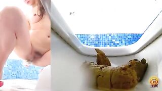 全裸のお姉さんのうんち