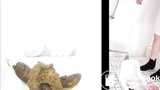 Japanese sexy ass girl take a poop