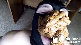 What did she eat to make this shit?.