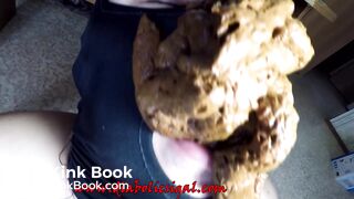 What did she eat to make this shit?.