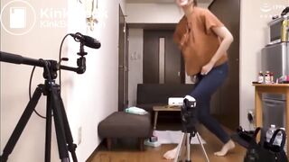 Pretty asian girl recorded herself pooping