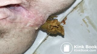 Peenig and pooping