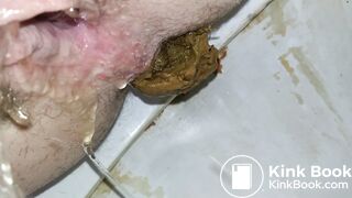 Peenig and pooping