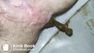 Peenig and pooping