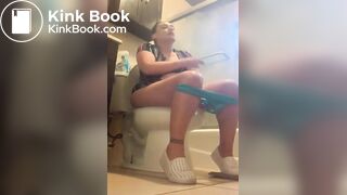 Milf poops on toilet - video 13