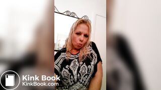 Milf takes a loose dump on the toilet