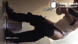 China toilet pooping