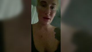 blonde shits - video 2