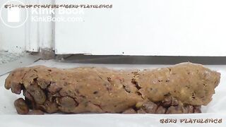 Blonde Shitting Big Chili Log