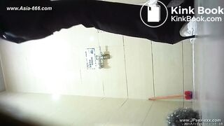 Chinese girls go to toilet 121
