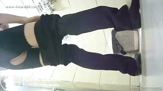 Chinese girls go to toilet 121
