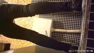 Chinese girls go to toilet 117
