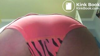 Quick pink panty poop
