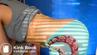 gorgeoes girl with tattoos shitting leggings