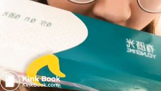 Asian BBW eats shit from a box