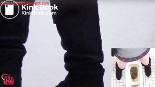 Broken toilet no wipes 4