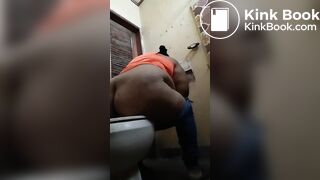 Ssbbw ass shitting with fart