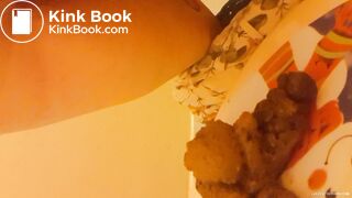 Sexy milf shitting big pile of SHIT