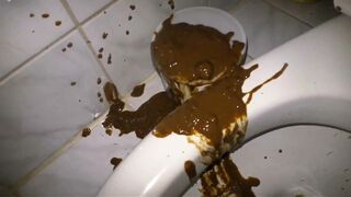 Slut explodes in the bathroom