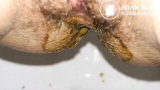 Slut explodes in the bathroom