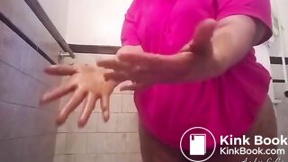 Big booty bbw smearing shit