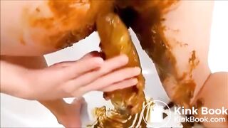 Girl shitting and fisting her pussy