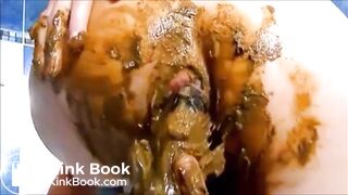Girl shitting and fisting her pussy