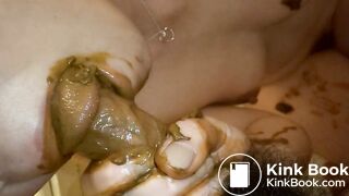 japanese milf scat - video 4