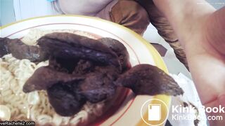 Sexy Big Woman Pooping and Eat