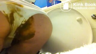 girl poop her panties