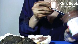 stunning and sexy blonde pooping