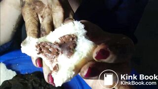 stunning and sexy blonde pooping