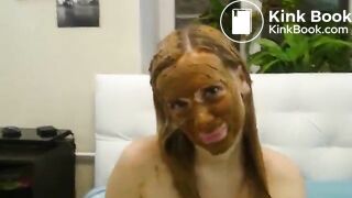 Hot blonde scat - video 2