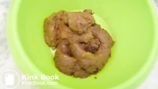 Hot blonde scat - video 2