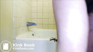 Summer stuffing her pussy full of shit