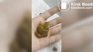 한국 여자 아이가 똥을 싸서 셀카를 찍다.4