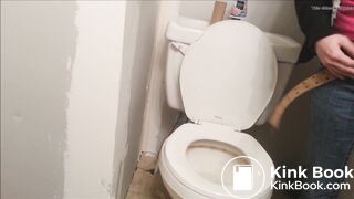 Foxyj squatting shit over toilet