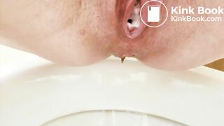 Creamy Pussy Pooping Girl