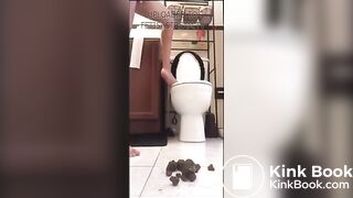 Sexy ass girl shitting - video 2
