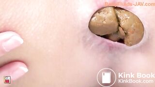 Japanese girl shitting a huge turd