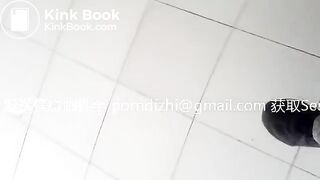 Twin girls Twin girls pee Asia