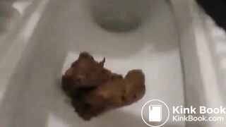 babe shitting - video 3