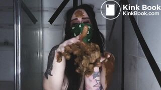 gorgeous n sexy topless Russian girl crapping n peeing