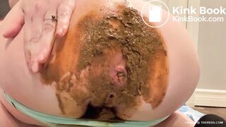 Sexy women Playing With Her Shit