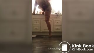 Ebony shoots shit ftom her ass