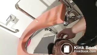 Japonesa cagando na boca do Japonês e gozando de tanto tesão