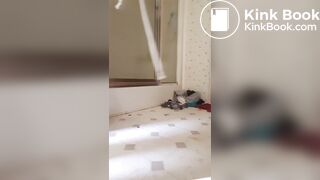 Selfie shit and pee