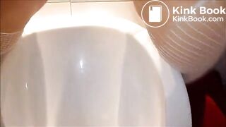shitting in urinal in menìs toilet
