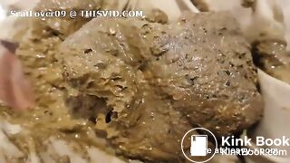 Teen girls shits herself in her pantyhose